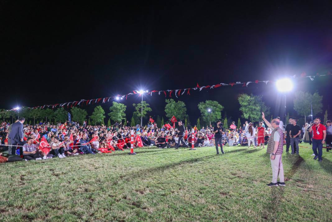 Konyalılar, milli maçı kentin sembol mekanında izledi 9